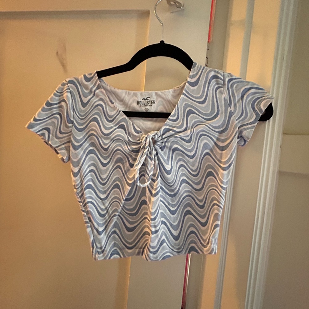 Hollister top